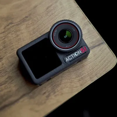 DJI OSMO ACTION 5 PRO – ADVENTURE COMBO – CAMÉRA SPORTIVE 4K